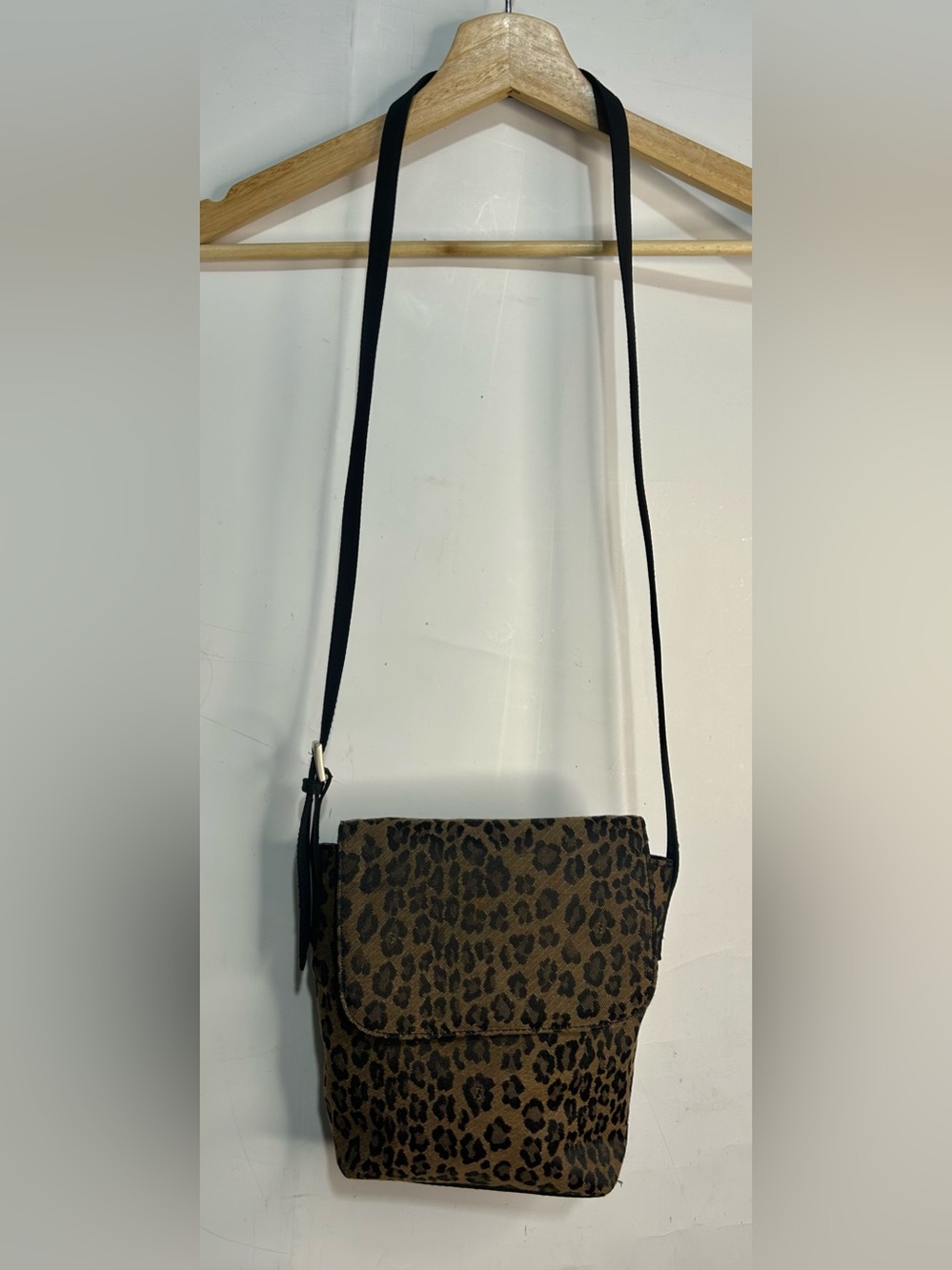 Marlo Handbags & Accessories Cheetah Print Crossbody Purse